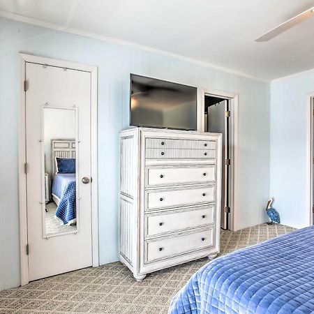Coastal Oasis With Decks Walk To Holden Beach! Exterior photo