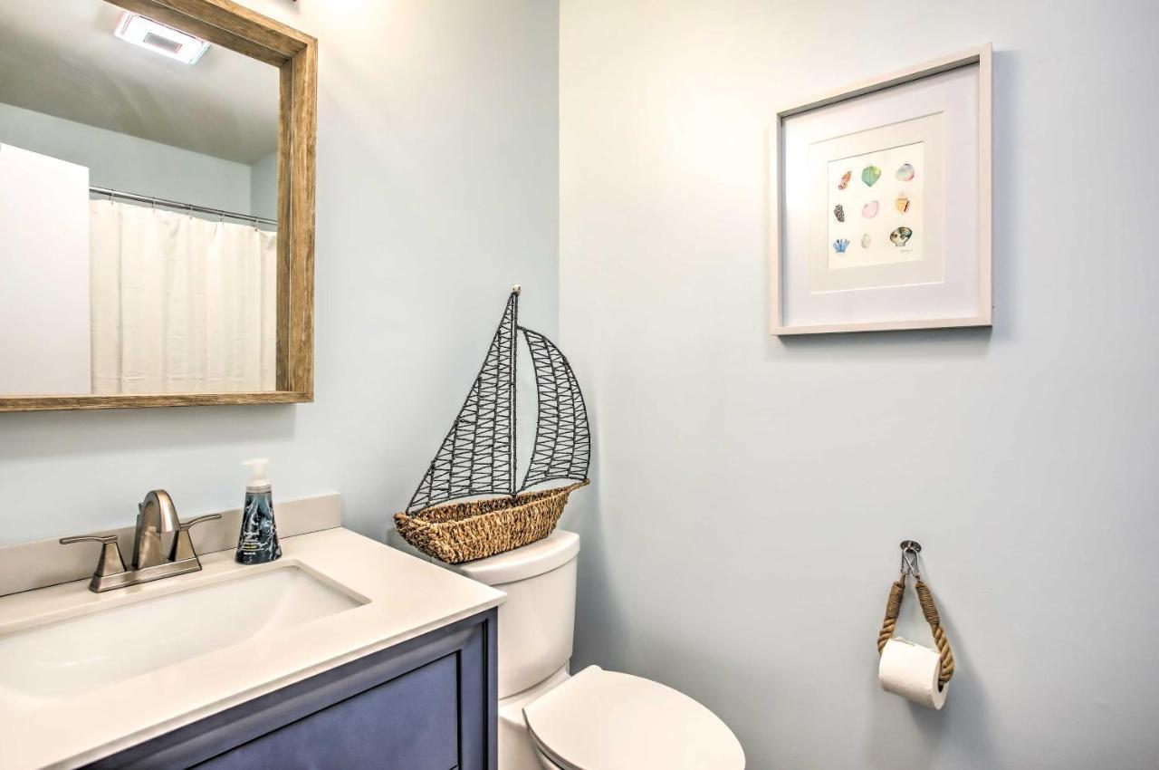 Coastal Oasis With Decks Walk To Holden Beach! Exterior photo